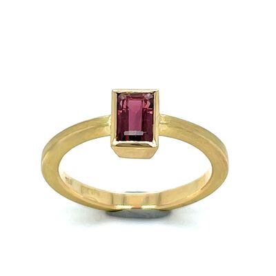 Gold 750/-, Granat: 1130,- Euro