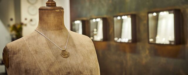 Torso mit Halsschmuck